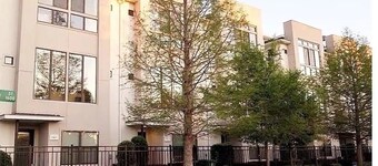 Private Bedroom Bathroom Suite Near East Downtown