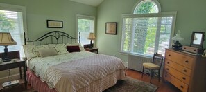 5 bedrooms, iron/ironing board, free WiFi, bed sheets