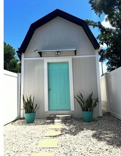 Georgeous Tiny House in the Heart of Tampa. Completely private.