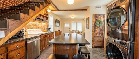 Frigorífic, microones, forn i placa de cuina