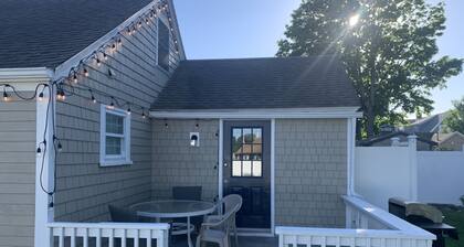 2 bed 2 bath house in Hyannis walk to beach, Harbor, Main st, pet friendly fence