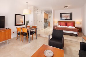 Tallelokero huoneessa, silitysrauta/-lauta, ilmainen Wi-Fi