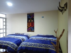 1 chambre, bureau, fer et planche à repasser, Wi-Fi gratuit