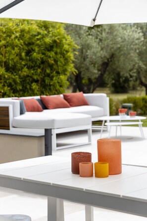 Terrace/patio - Luxury, Fitted, Quiet, Designer Provencal Farmhouse With Pool and Tennis Court (Mazan)