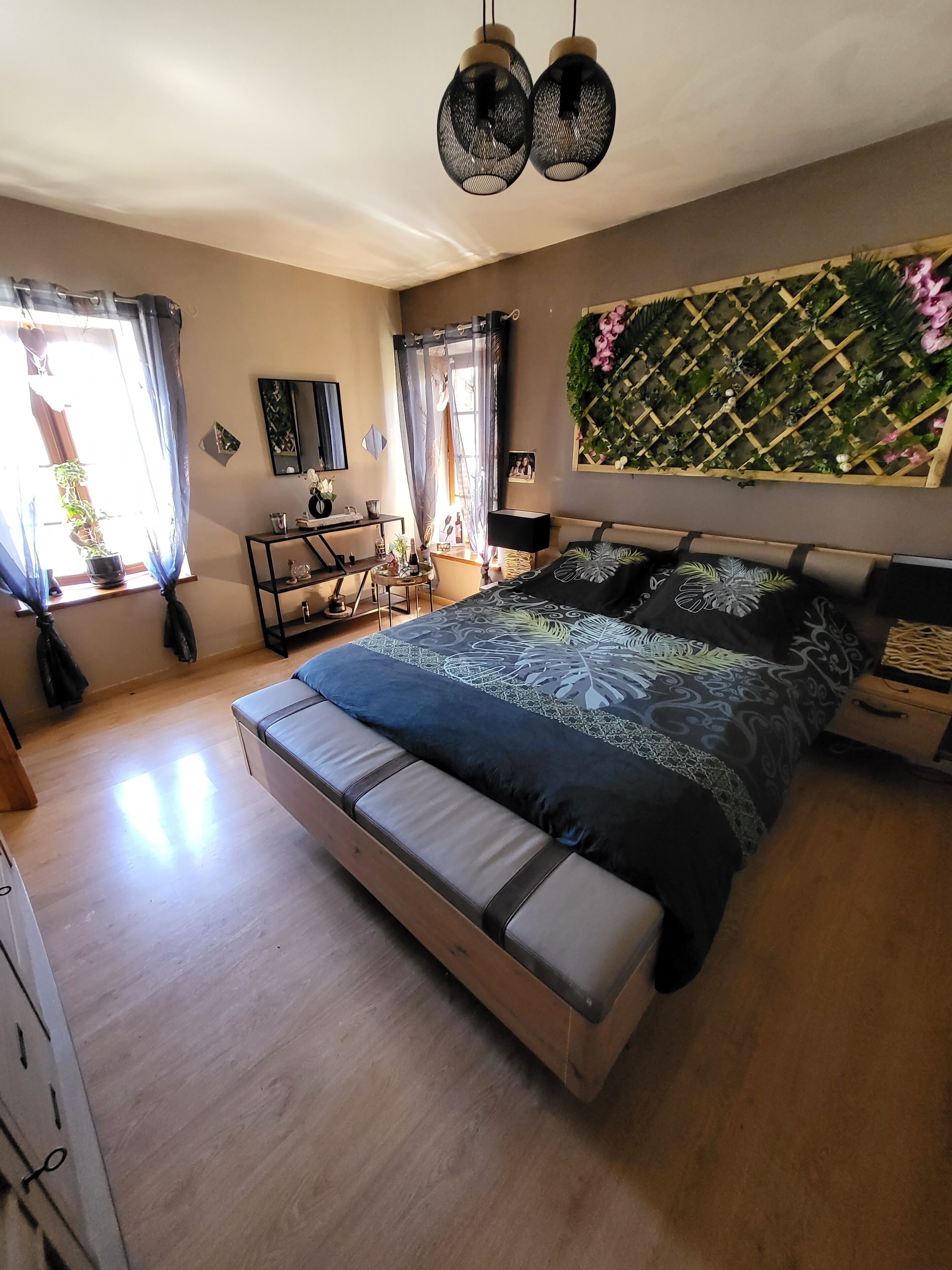 5 slaapkamers, een bureau, een strijkplank/strijkijzer, gratis wifi