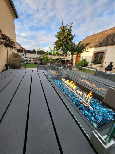 Entire gîte for 15 people with garden, swimming pool and real jacuzzi - free access 24 hours a day!