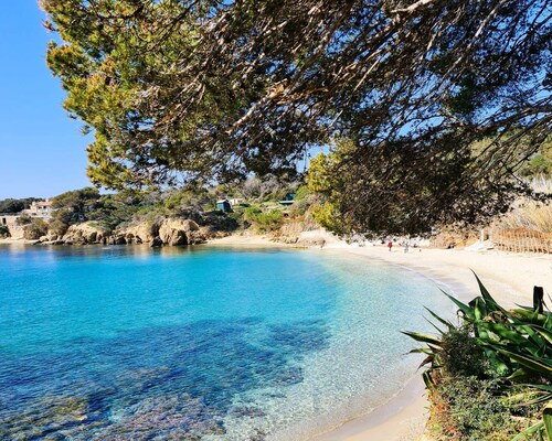 Apartment for 4 people with sea view and swimming pool, Giens Peninsula facing Porquerolles
