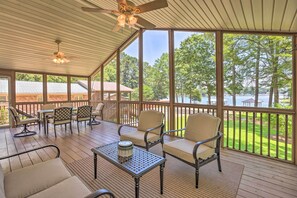 Outdoor dining - ‘The Lake Escape’: Boat Dock, Fire Pit, Kayak! (Vincent)