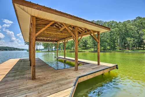 ‘The Lake Escape’: Boat Dock, Fire Pit, Kayak!
