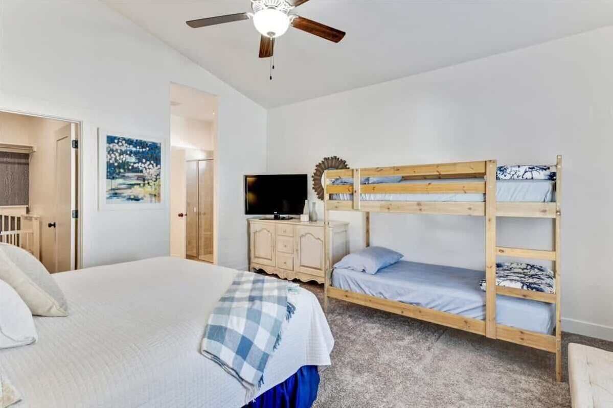 3 chambres, fer et planche à repasser, lit parapluie, Wi-Fi gratuit