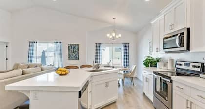 Spacious Retreat for Unforgettable Gatherings!