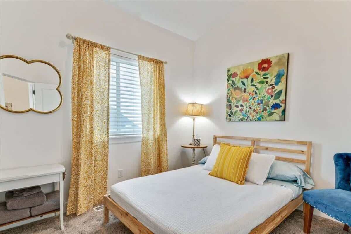 3 bedrooms, iron/ironing board, travel crib, WiFi (free)