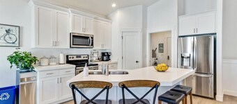 Spacious Retreat for Unforgettable Gatherings!