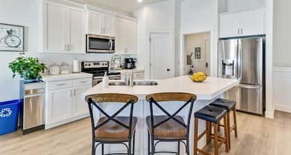 Spacious Retreat for Unforgettable Gatherings!