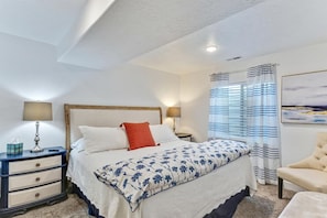 Room - Spacious Retreat for Unforgettable Gatherings! (Vineyard)