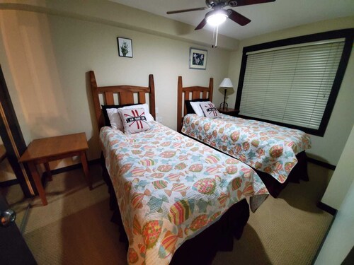 Upper village  unit with access to the pools! 