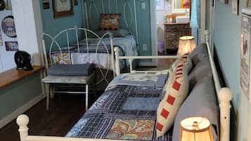 2 bedrooms, iron/ironing board, free WiFi, bed sheets