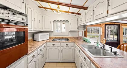 Cozy & Creekside-Rustic Elegance Meets Adventure-Citico Creek