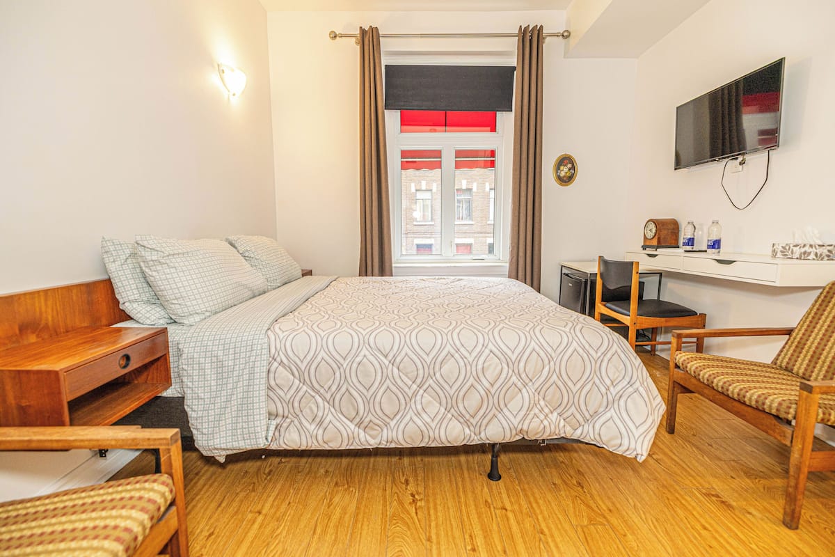 Comfort-Doppelzimmer (202) | Pillowtop-Betten, individuell dekoriert, individuell eingerichtet