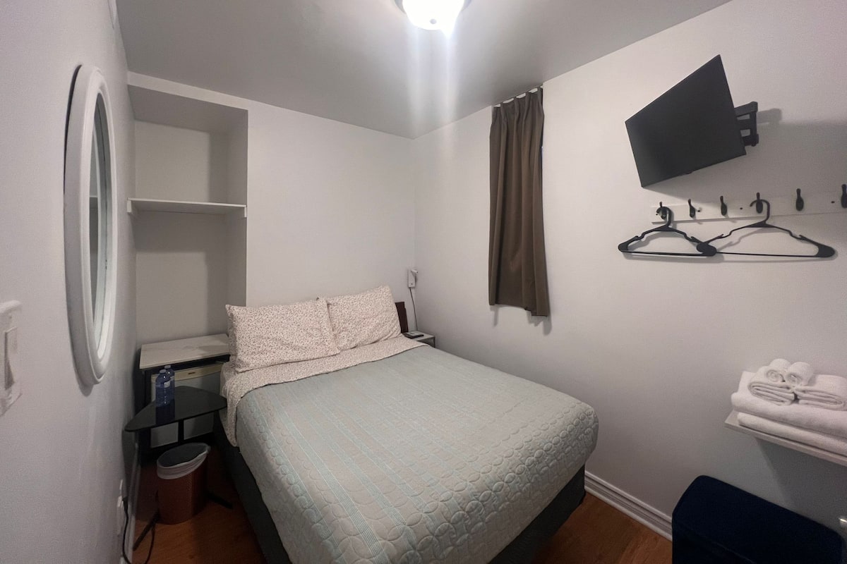 Basic-Doppelzimmer, 1 Doppelbett (207) | Pillowtop-Betten, individuell dekoriert, individuell eingerichtet