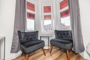 Colchones con pillow-top, decoración personalizada y muebles diferentes 