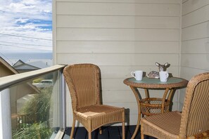 Casa, varias camas (Pacific Palace) | Balcón