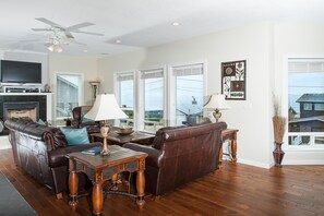 House, Multiple Beds (Pacific Palace) | Living room - Pacific Palace (Lincoln City)