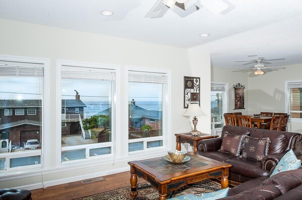 House, Multiple Beds (Pacific Palace) | Living room - Pacific Palace (Lincoln City)