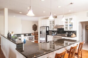 House, Multiple Beds (Pacific Palace) | Private kitchen - Pacific Palace (Lincoln City)