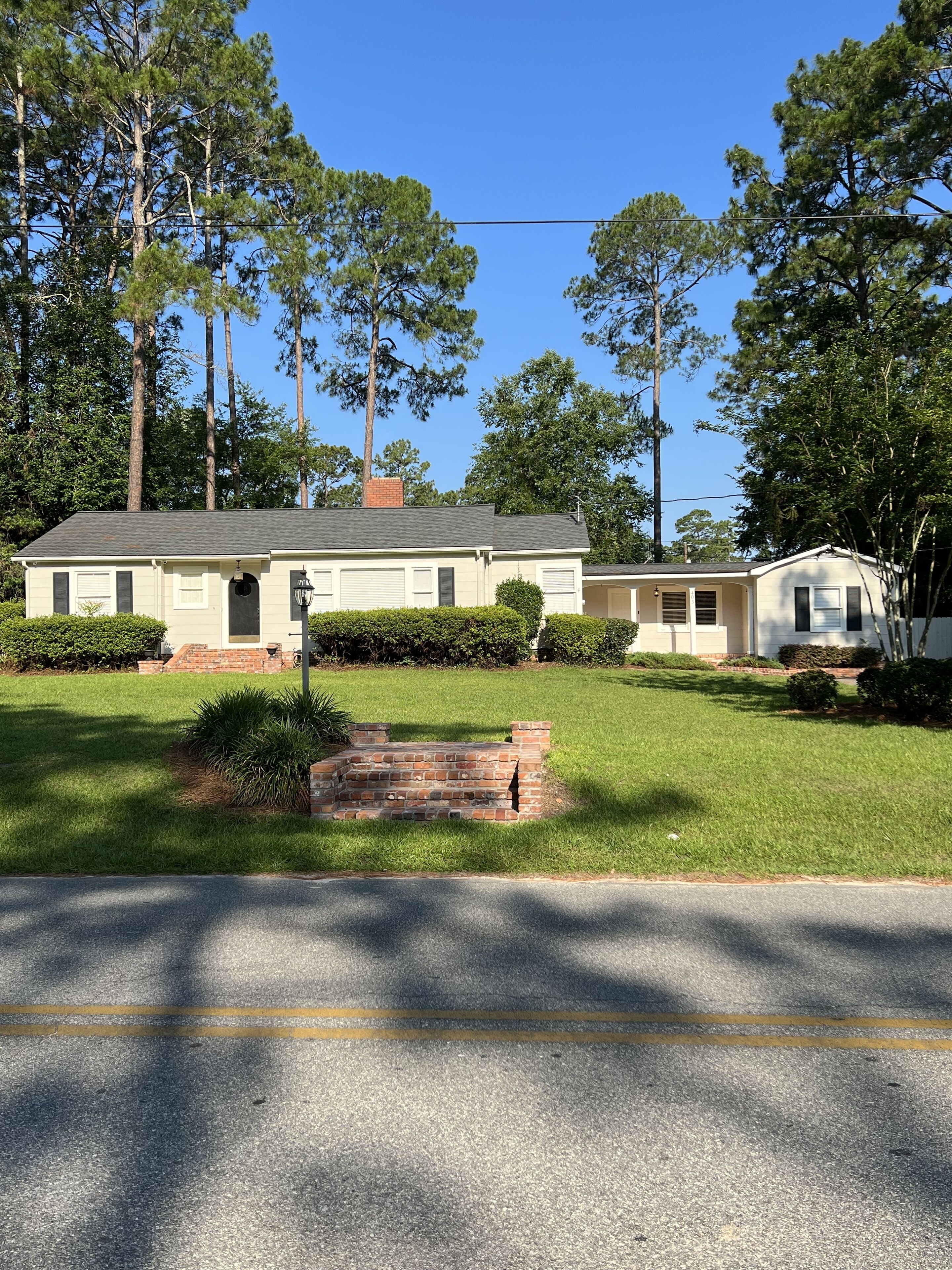 Great home minutes from Downtown Douglas
