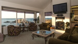 House, Multiple Beds (Pirate's Cove) | Living room - Pirate's Cove (Depoe Bay)