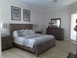 4 slaapkamers, een strijkplank/strijkijzer, gratis wifi, beddengoed