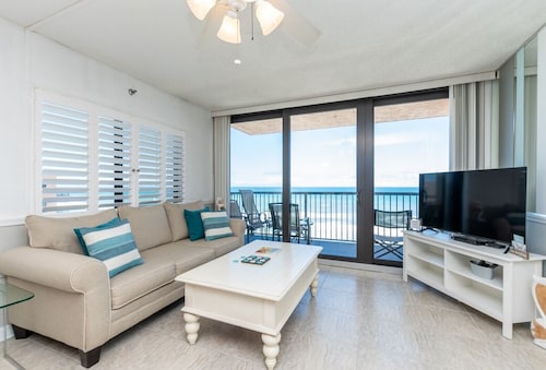 Oceanfront Top Floor | No-Drive Beach • Pool Views • Family Ready