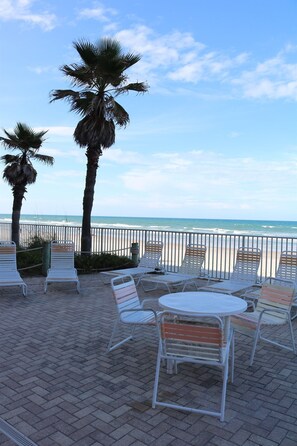 Outdoor dining - Oceanfront Top Floor | No-Drive Beach • Pool Views • Family Ready (New Smyrna Beach)