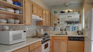 Condo, 2 Queen Beds (Pacific Sands Resort # 21) | Private kitchen