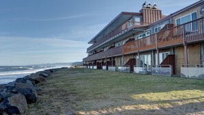 Condo, 2 Queen Beds (Pacific Sands Resort # 21) | Exterior