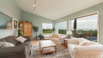 House, Multiple Beds (Pacific Sands) | Living area