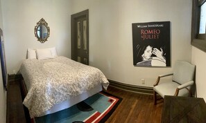 Exclusive Apartment | 2 bedrooms, iron/ironing board, free WiFi, bed sheets - Stratford Suites - 32 Ontario St. (Stratford)