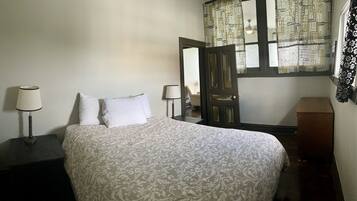 Apartemen Eksklusif | 2 kamar tidur, setrika/meja setrika, Wi-Fi gratis, dan seprai linen