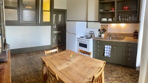 Exclusive Apartment - Stratford Suites - 32 Ontario St. (Stratford)