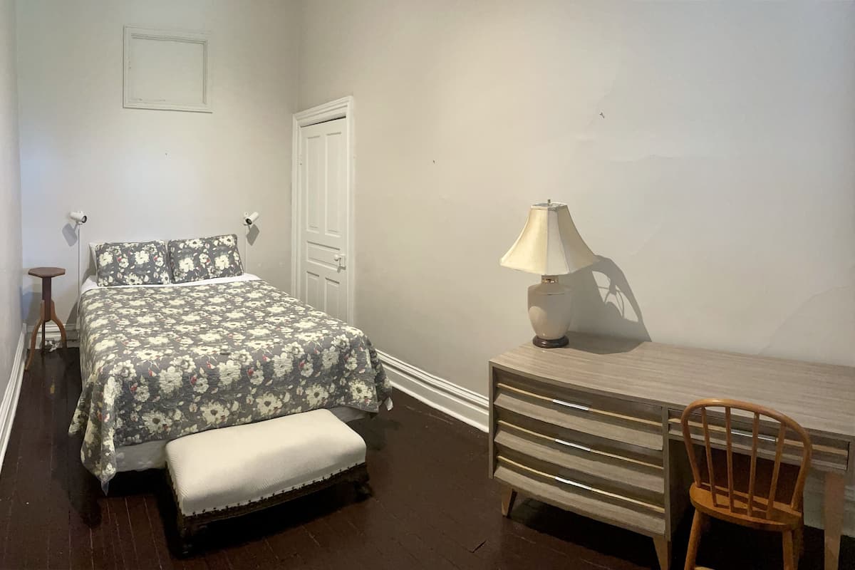 Exclusive Apartment | 2 bedrooms, iron/ironing board, free WiFi, bed sheets
