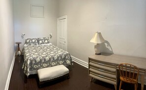 Exclusive Apartment | 2 bedrooms, iron/ironing board, free WiFi, bed sheets - Stratford Suites - 32 Ontario St. (Stratford)