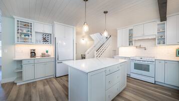 House, Multiple Beds (Hydrangea House) | Private kitchen