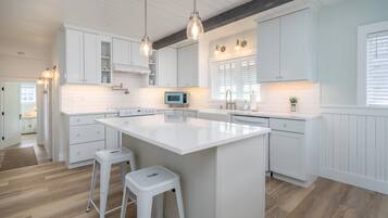 House, Multiple Beds (Hydrangea House) | Private kitchen