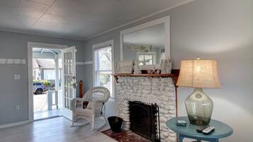 House, Multiple Beds (Hydrangea House) | Living room