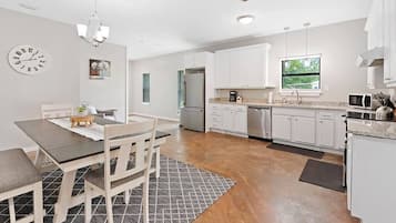 Réfrigérateur, cafetière/bouilloire