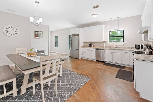 Réfrigérateur, cafetière/bouilloire