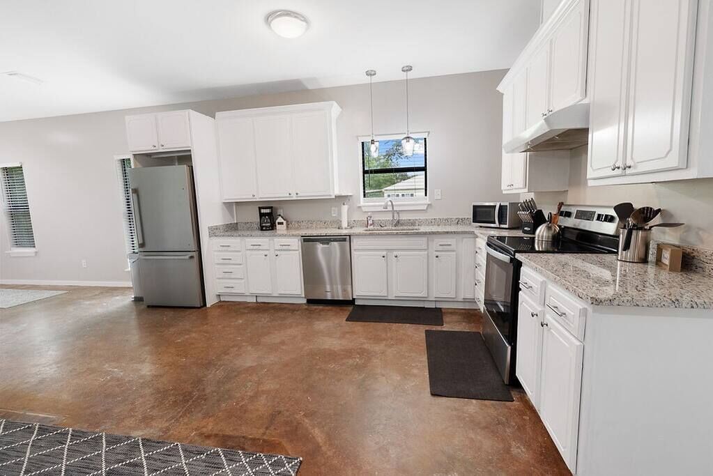 Réfrigérateur, cafetière/bouilloire