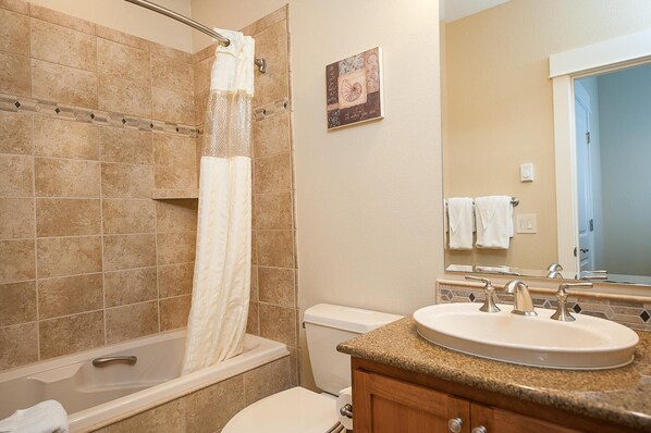 Bathroom - Michael's Beach Place @ Shoreline Ridge (Newport)