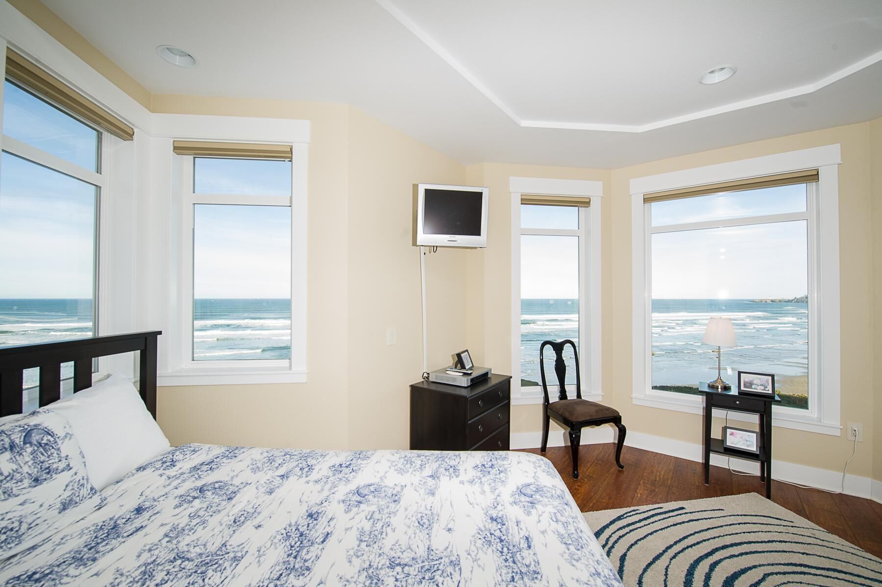 Condo, Multiple Beds (Michael's Beach Place @ Shoreline Rid) | 3 bedrooms, internet